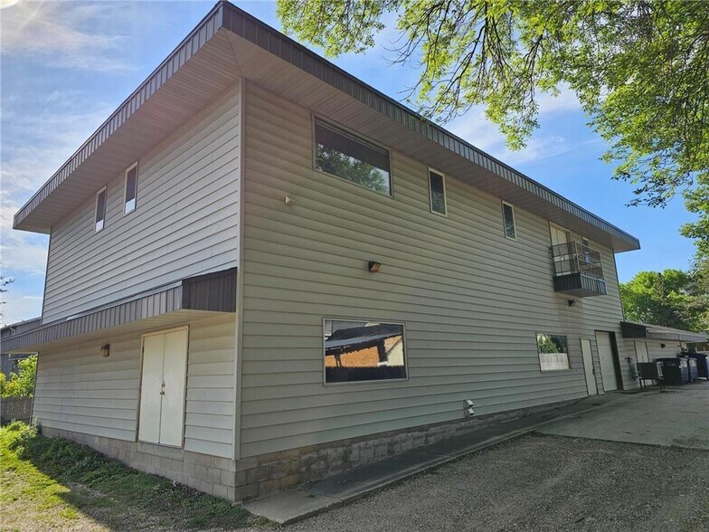 501 1st St S, Willmar, MN à louer - Photo du bâtiment - Image 2 de 17