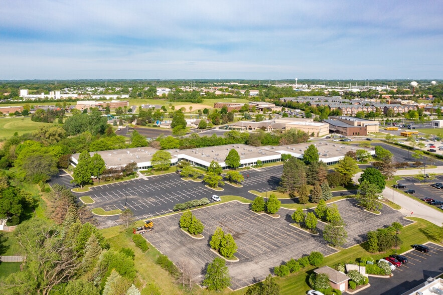 536-616 Atrium Dr, Vernon Hills, IL for lease - Aerial - Image 3 of 22