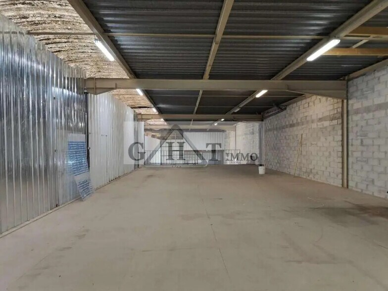 Industrial in La Courneuve for lease - Interior Photo - Image 3 of 5