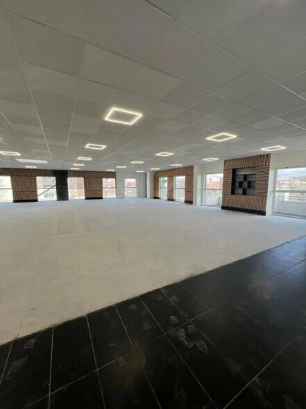 Office in Colomiers for lease - Building Photo - Image 1 of 5