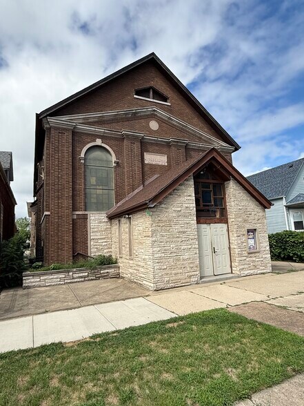 10324 S Avenue J, Chicago, IL à vendre - Photo du bâtiment - Image 2 de 11