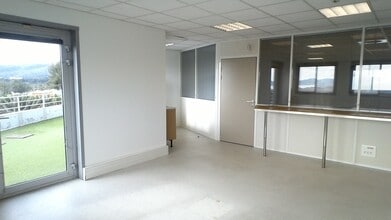 Impasse Du Serpolet, La Ciotat for lease Interior Photo- Image 2 of 5