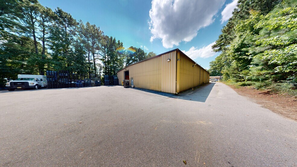 5921 Triangle Dr, Raleigh, NC à louer - Photo du bâtiment - Image 2 de 3