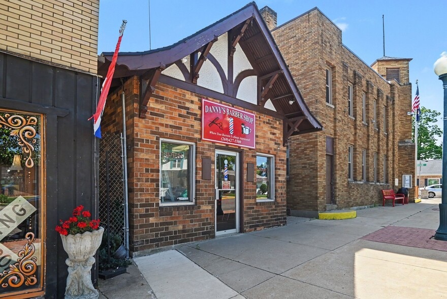 253 W Monroe St, Bangor, MI à vendre - Photo du bâtiment - Image 2 de 19