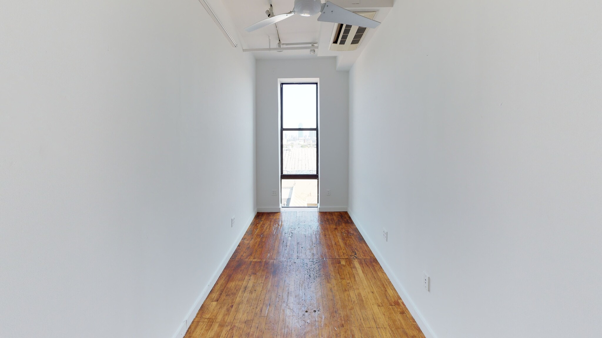 649 Morgan Ave, Brooklyn, NY à louer Photo intérieure- Image 1 de 5