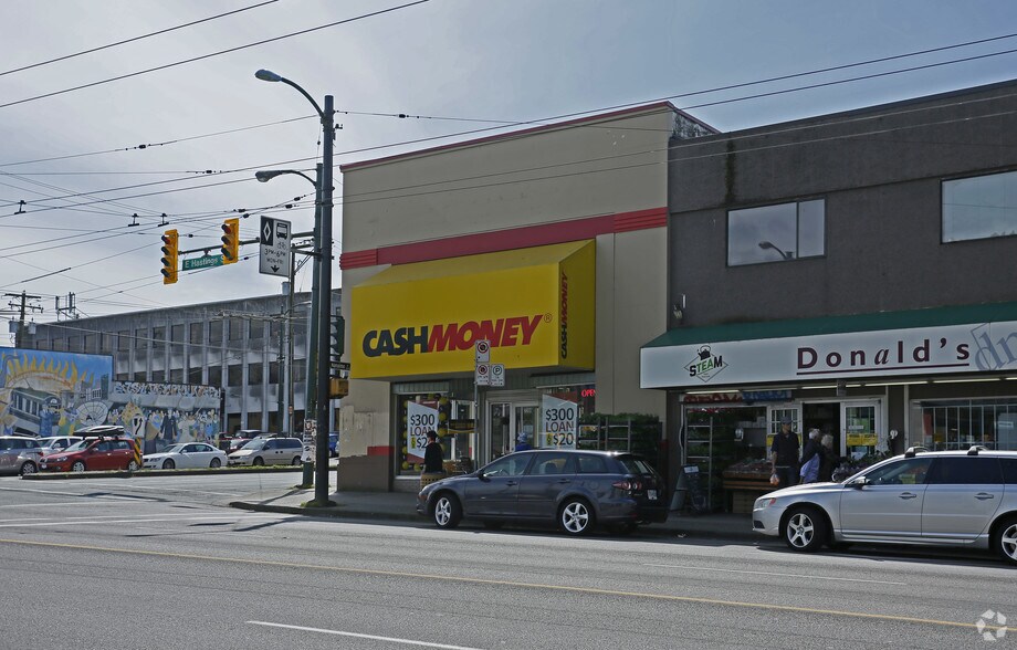 2390 E Hastings St, Vancouver, BC à louer - Photo du bâtiment - Image 3 de 6