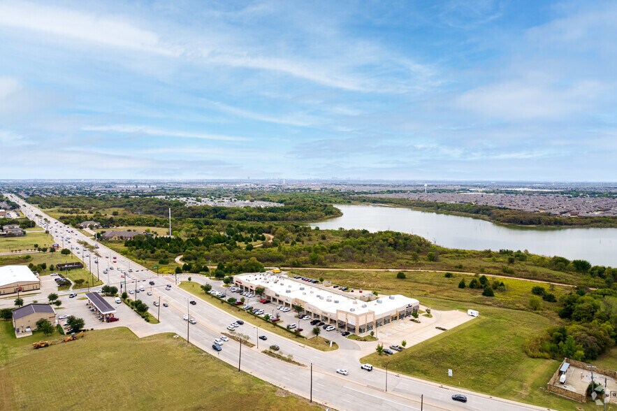 1000 E Eldorado Pky, Little Elm, TX à louer - Photo du bâtiment - Image 2 de 3