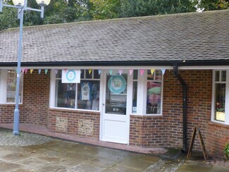 Plus de détails pour St Martins Walk, Dorking - Commerce de détail à louer
