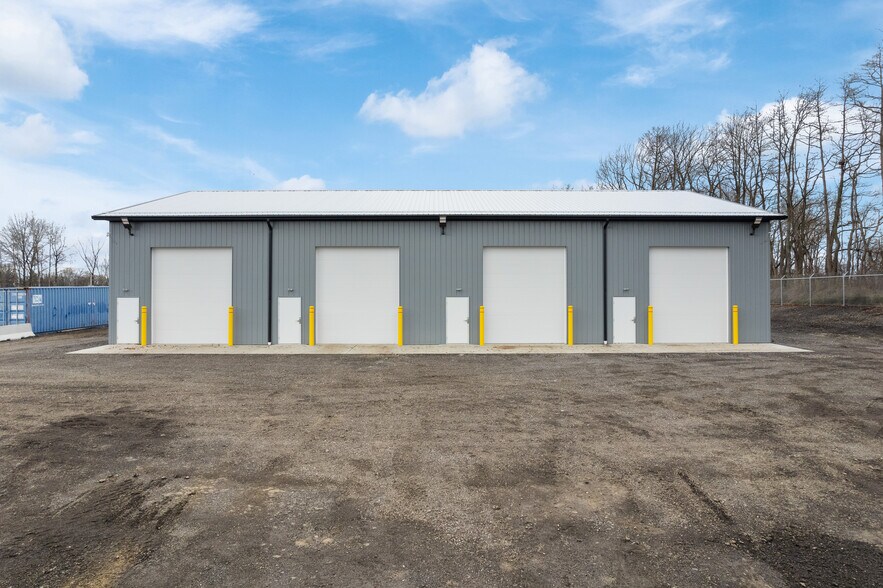 204 Trump Ave NE, East Canton, OH à louer - Photo du bâtiment - Image 2 de 31