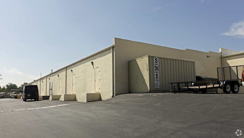 8601-8615 Base Line Rd, Rancho Cucamonga, CA à vendre - Photo du bâtiment - Image 3 de 4