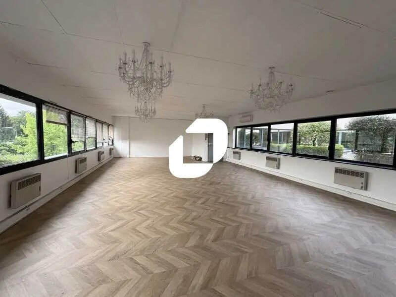 Flex in Plaisir for lease Interior Photo- Image 1 of 18