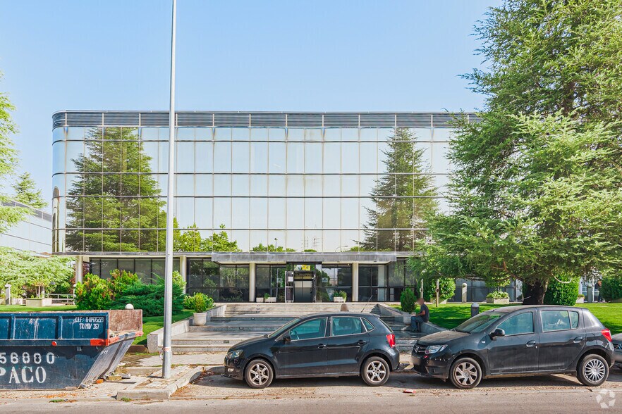 Bureau dans Villaviciosa de Odón, Madrid à louer - Photo du bâtiment - Image 3 de 19