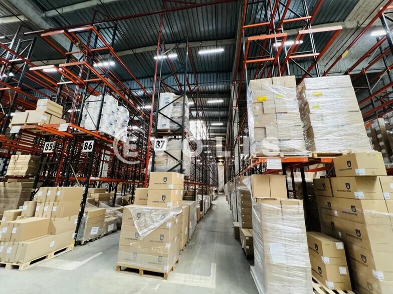 Industrial in Croissy-Beaubourg for lease - Interior Photo - Image 1 of 3