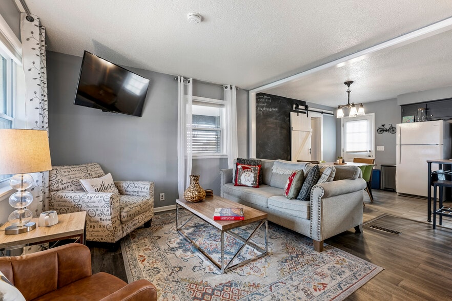 110 SE 13th St, Bentonville, AR à vendre - Photo du bâtiment - Image 3 de 22