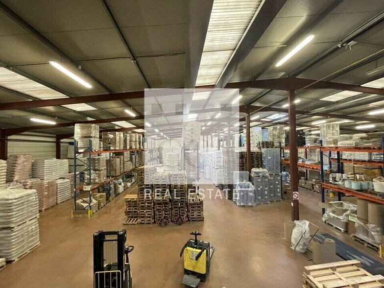 Flex in Sassenage for lease - Interior Photo - Image 2 of 5