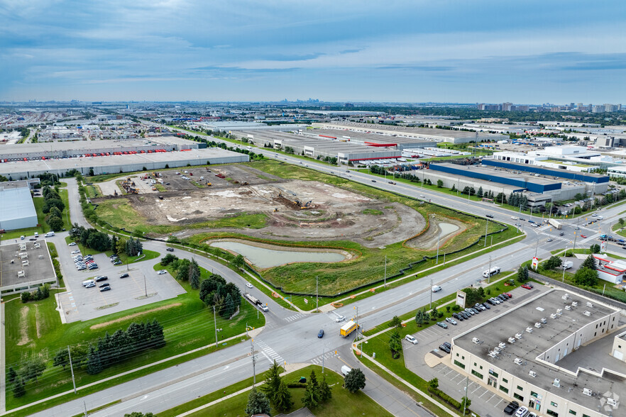 9445 Airport Rd, Brampton, ON à louer - Photo du bâtiment - Image 2 de 8