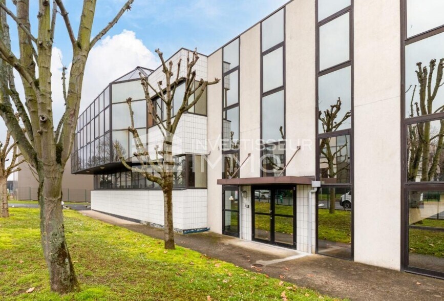 Flex dans Nanterre à louer - Photo du bâtiment - Image 3 de 11