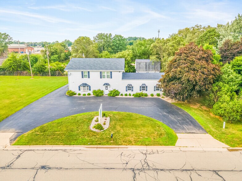 503 E Russell Rd, Tecumseh, MI à vendre - Photo du bâtiment - Image 3 de 42