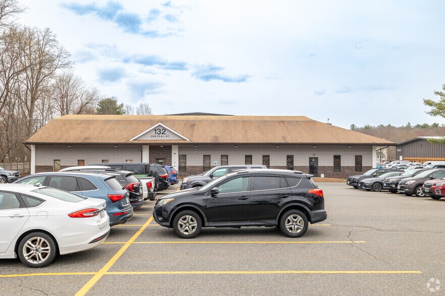 132 Central St, Foxborough, MA à vendre - Photo du bâtiment - Image 3 de 4