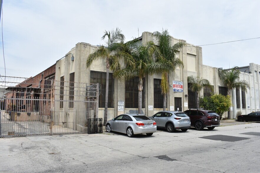 851 E 60th St, Los Angeles, CA à vendre - Photo du bâtiment - Image 3 de 20