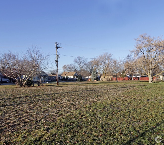 24101-24125 Jefferson Ave, Saint Clair Shores, MI for sale - Building Photo - Image 3 of 7