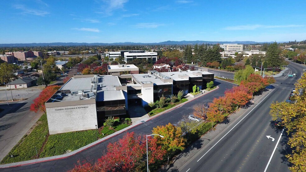 3333 Mendocino Ave, Santa Rosa, CA à louer - Photo du bâtiment - Image 2 de 12