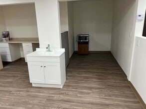 1761 W Romneya Dr, Anaheim, CA à louer Photo intérieure- Image 2 de 19