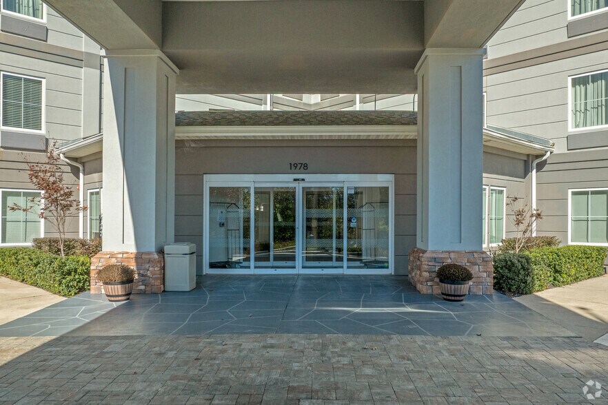 1978 Village Green Way, Tallahassee, FL à vendre - Photo du bâtiment - Image 2 de 47