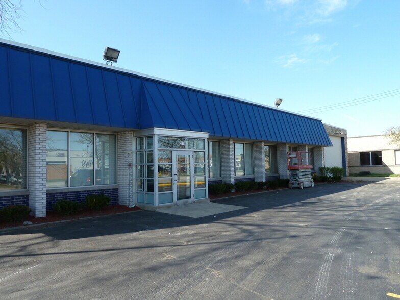 6119 W Howard St, Niles, IL à vendre - Photo du bâtiment - Image 2 de 4