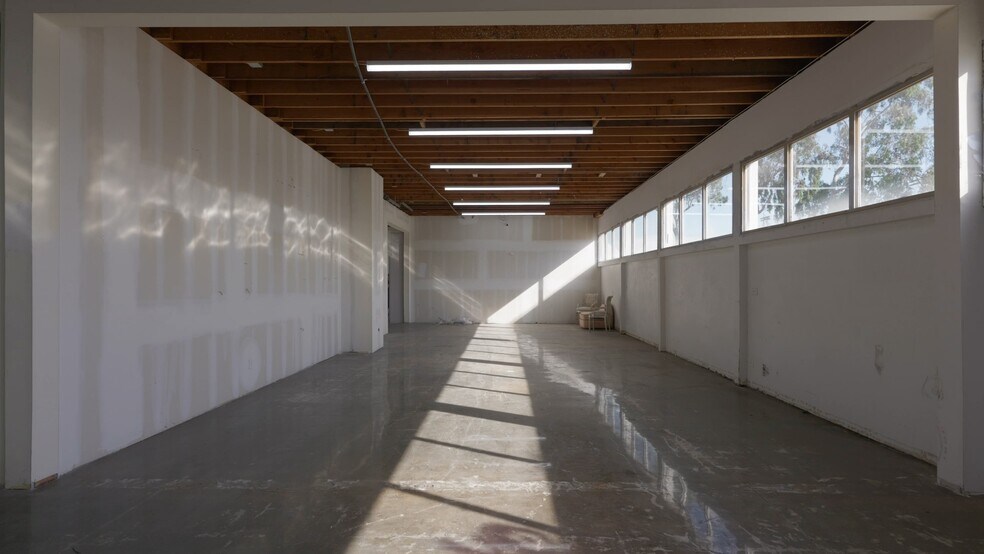 543 N Fairfax Ave, Los Angeles, CA à vendre - Vidéo sur l’inscription commerciale - Image 2 de 10