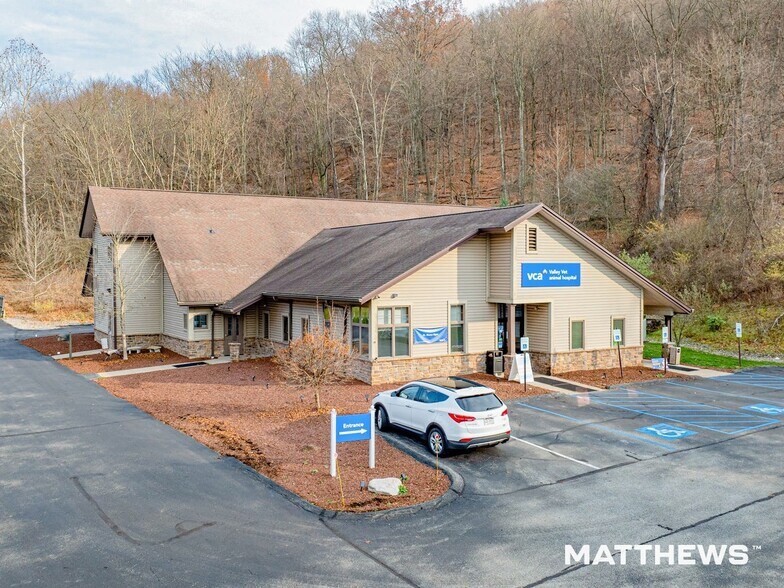 853 Falcon Park Rd, New Kensington, PA à vendre - Photo du bâtiment - Image 2 de 3