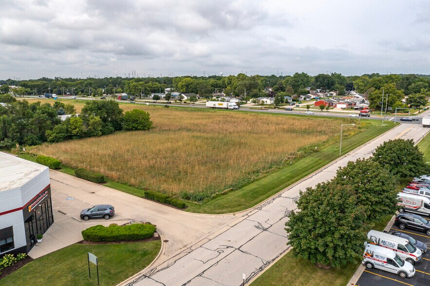 33 E Belmont Dr, Romeoville, IL à vendre - Aérien - Image 2 de 7