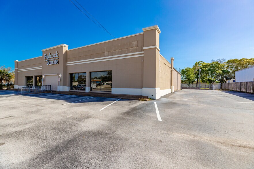 1610 US Highway 1, Vero Beach, FL à vendre - Photo du bâtiment - Image 3 de 19