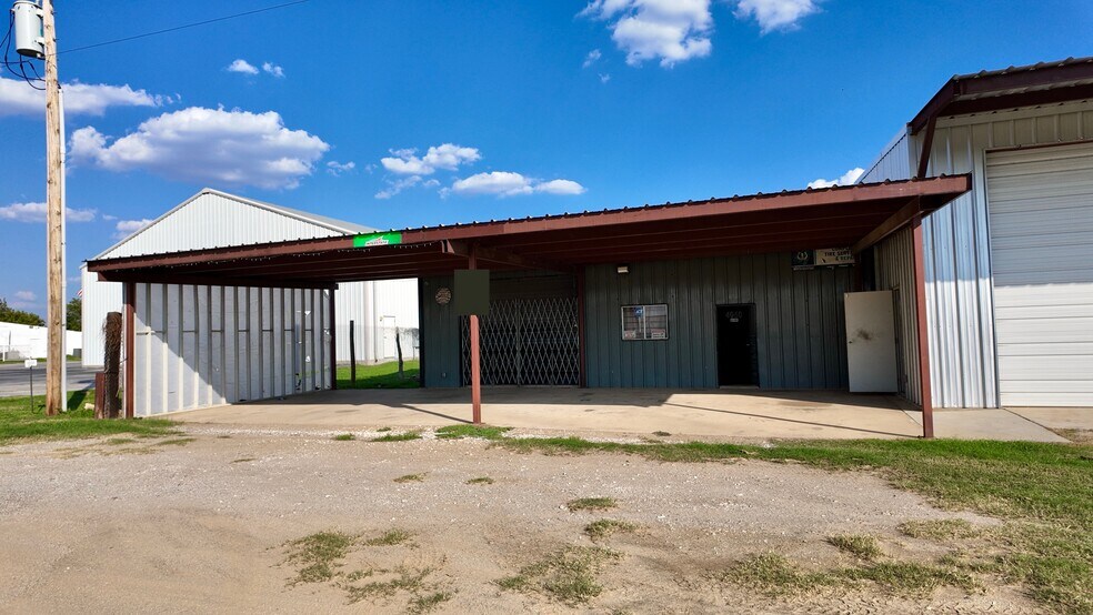 4060 Interstate 35 N, Natalia, TX à vendre - Photo du bâtiment - Image 3 de 5