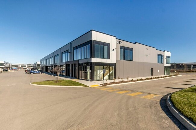 Plus de détails pour 587 Hanlon Creek Blvd, Guelph, ON - Industriel à vendre