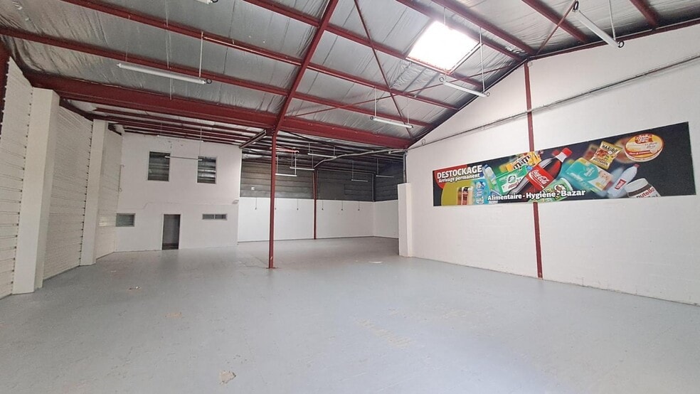 Flex in Ambérieu-en-Bugey for lease - Interior Photo - Image 3 of 5