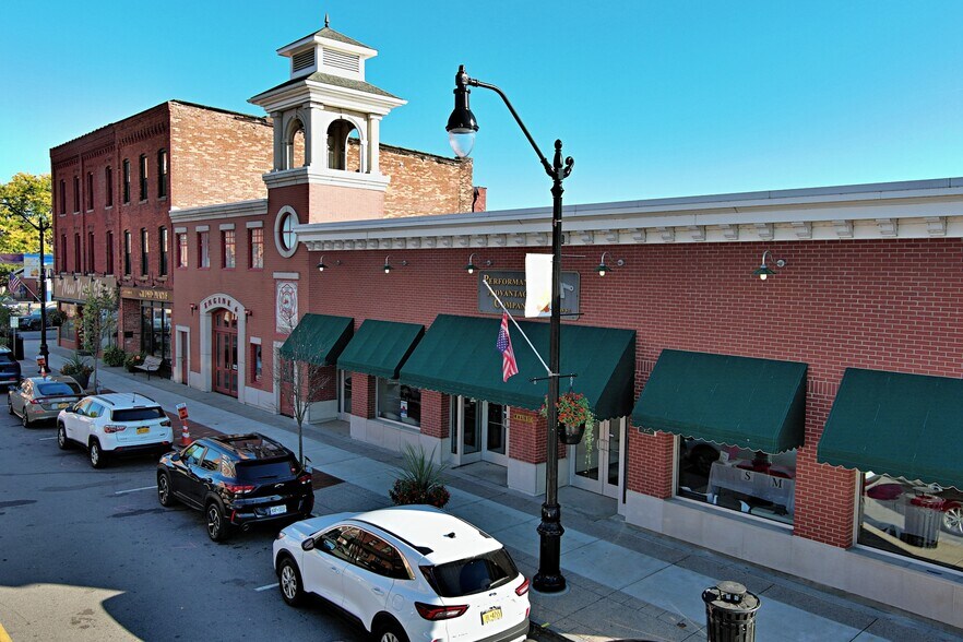 10 W Main St, Lancaster, NY à louer - Photo intérieure - Image 3 de 15