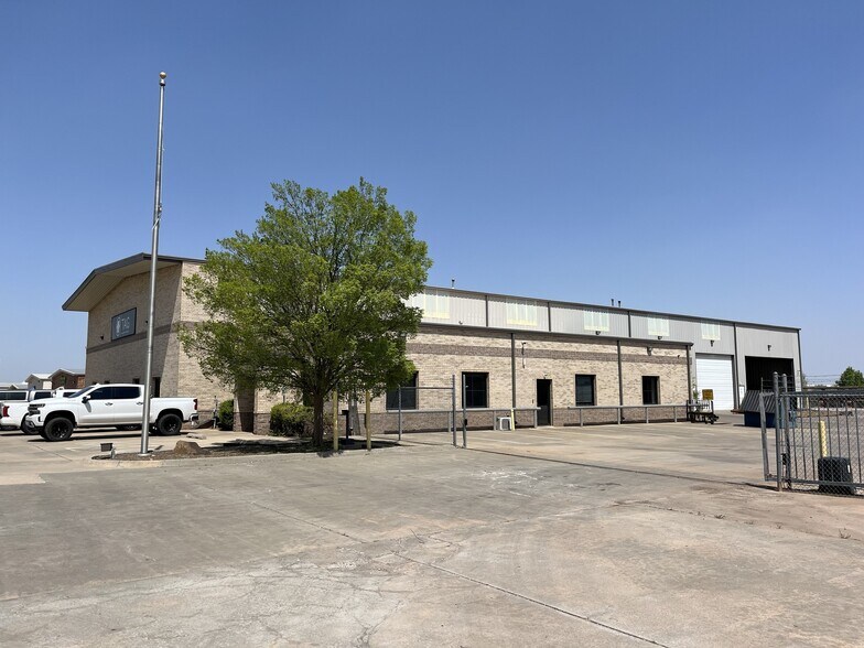 9530 Pole Rd, Oklahoma City, OK à vendre - Photo du bâtiment - Image 2 de 14