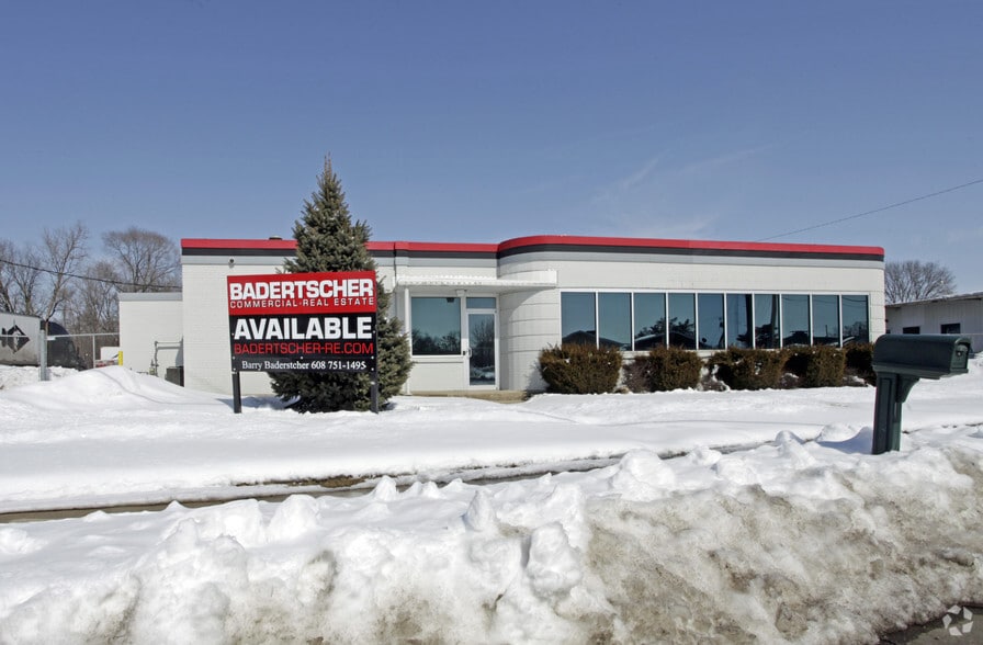 1431 Manchester St, Beloit, WI for sale - Building Photo - Image 3 of 8