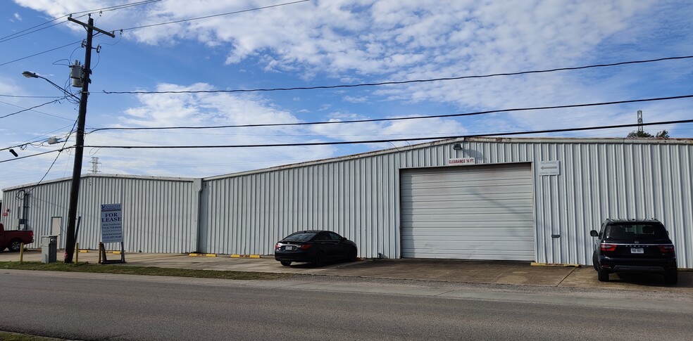 236 Old Angleton Rd, Clute, TX for lease - Building Photo - Image 2 of 3