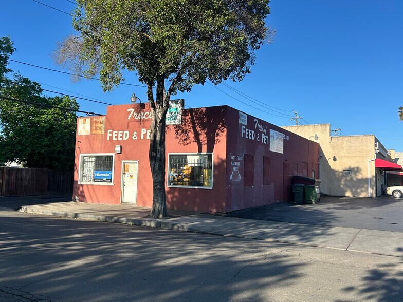 1031 F St, Tracy, CA à vendre - Photo du bâtiment - Image 2 de 5