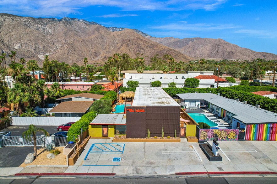 1333 N Indian Canyon Dr, Palm Springs, CA à vendre - Photo du bâtiment - Image 3 de 8