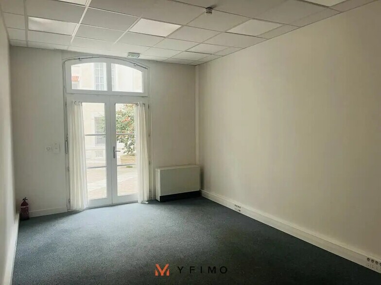 Office in Saint-Germain-en-Laye for lease - Building Photo - Image 3 of 4