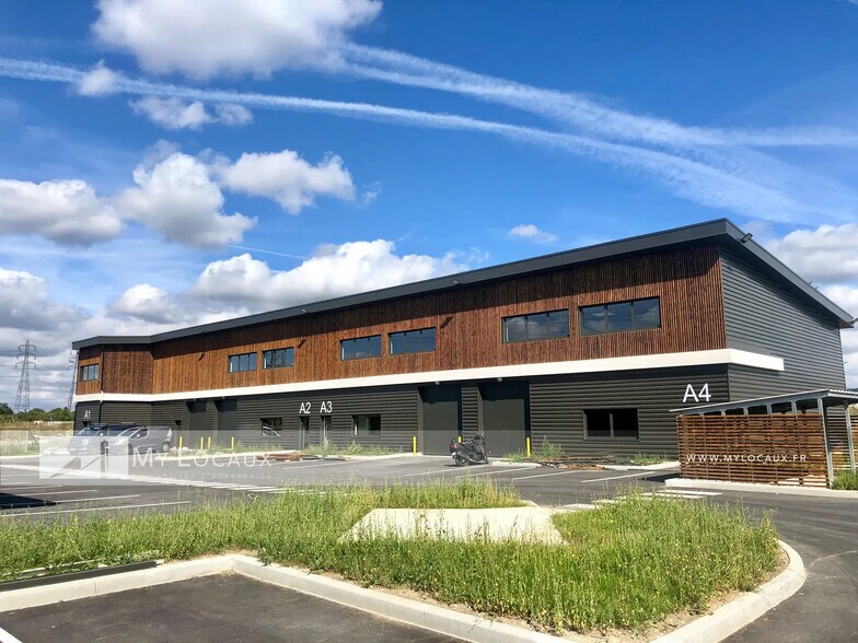 Flex in Cormeilles-en-Parisis for lease - Building Photo - Image 1 of 6