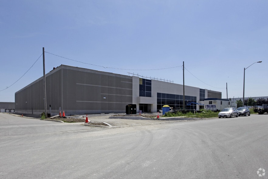 300 Pendant Dr, Mississauga, ON for lease - Building Photo - Image 2 of 3