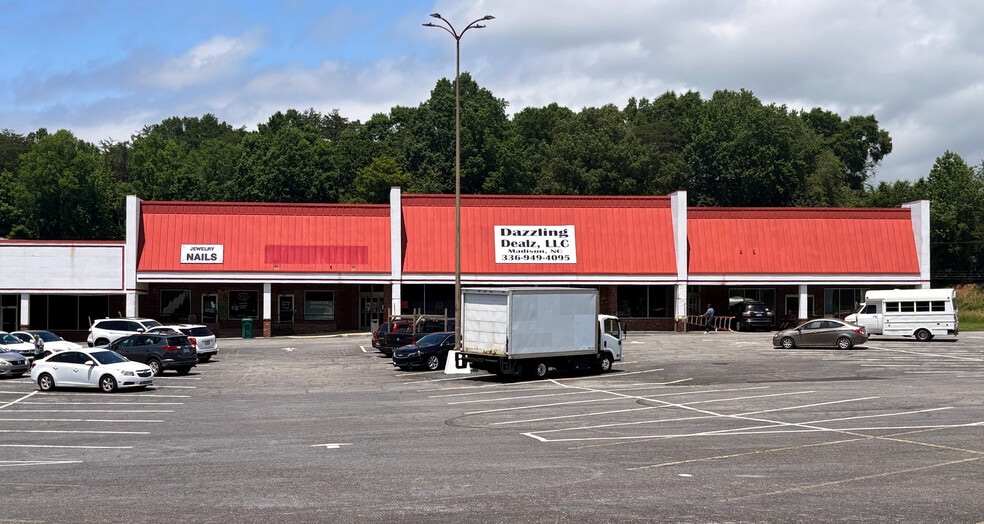 610-712 Chief Martin St, Madison, NC for lease - Building Photo - Image 3 of 3