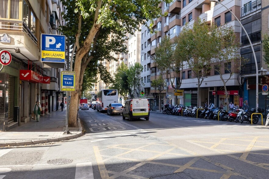 Avenida Doctor Olóriz, 5, Granada, Granada à vendre - Photo du bâtiment - Image 2 de 34