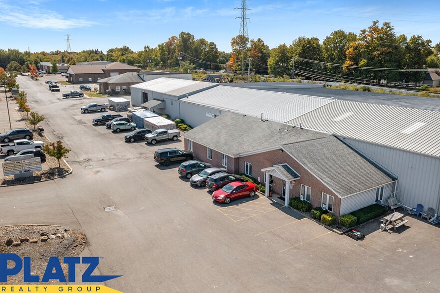 590 E Western Reserve Rd, Youngstown, OH for lease - Building Photo - Image 1 of 12