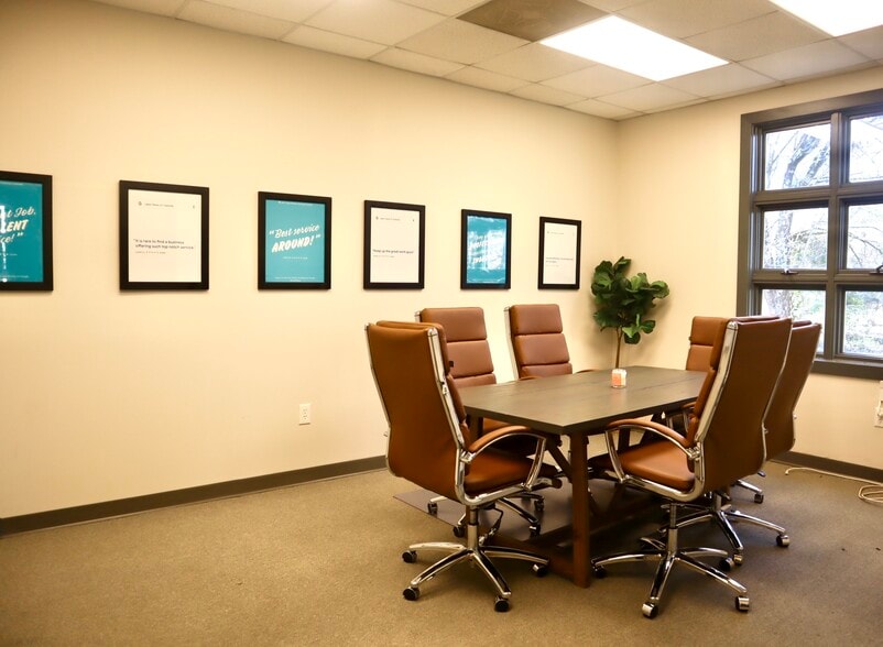 2316 Crownpoint Executive Dr, Charlotte, NC for sale - Building Photo - Image 3 of 9