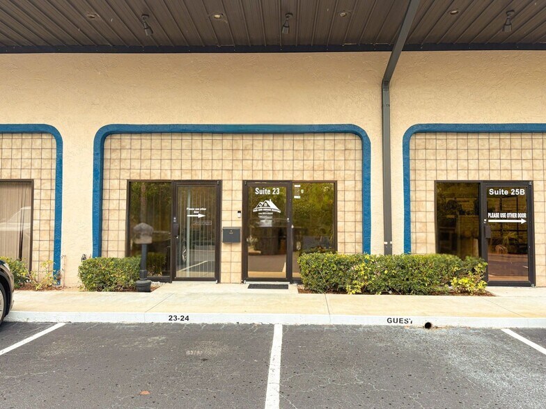 12165 Metro Pky, Fort Myers, FL à vendre - Photo du bâtiment - Image 2 de 21